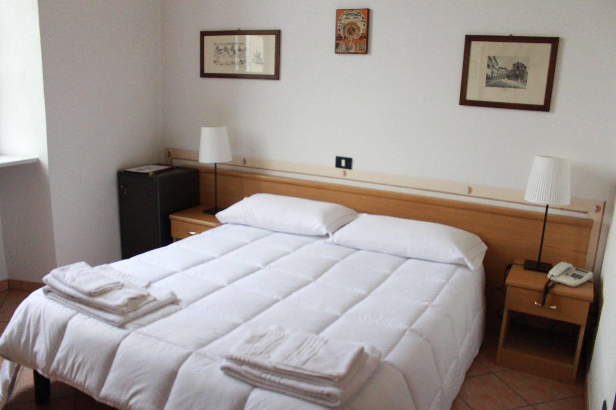 Hotel Portici Vicoforte Bagian luar foto