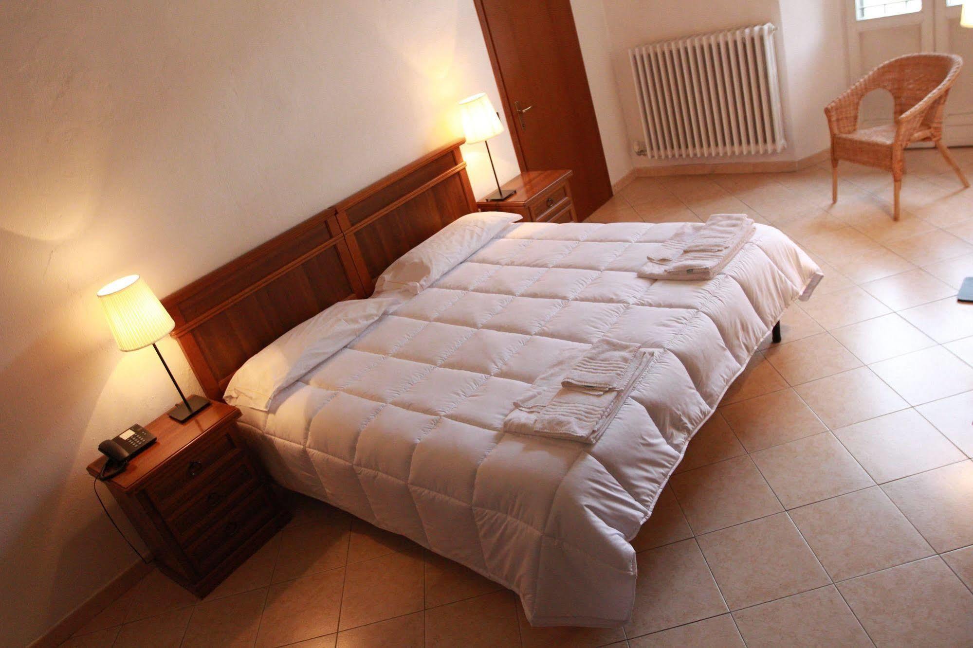 Hotel Portici Vicoforte Bagian luar foto