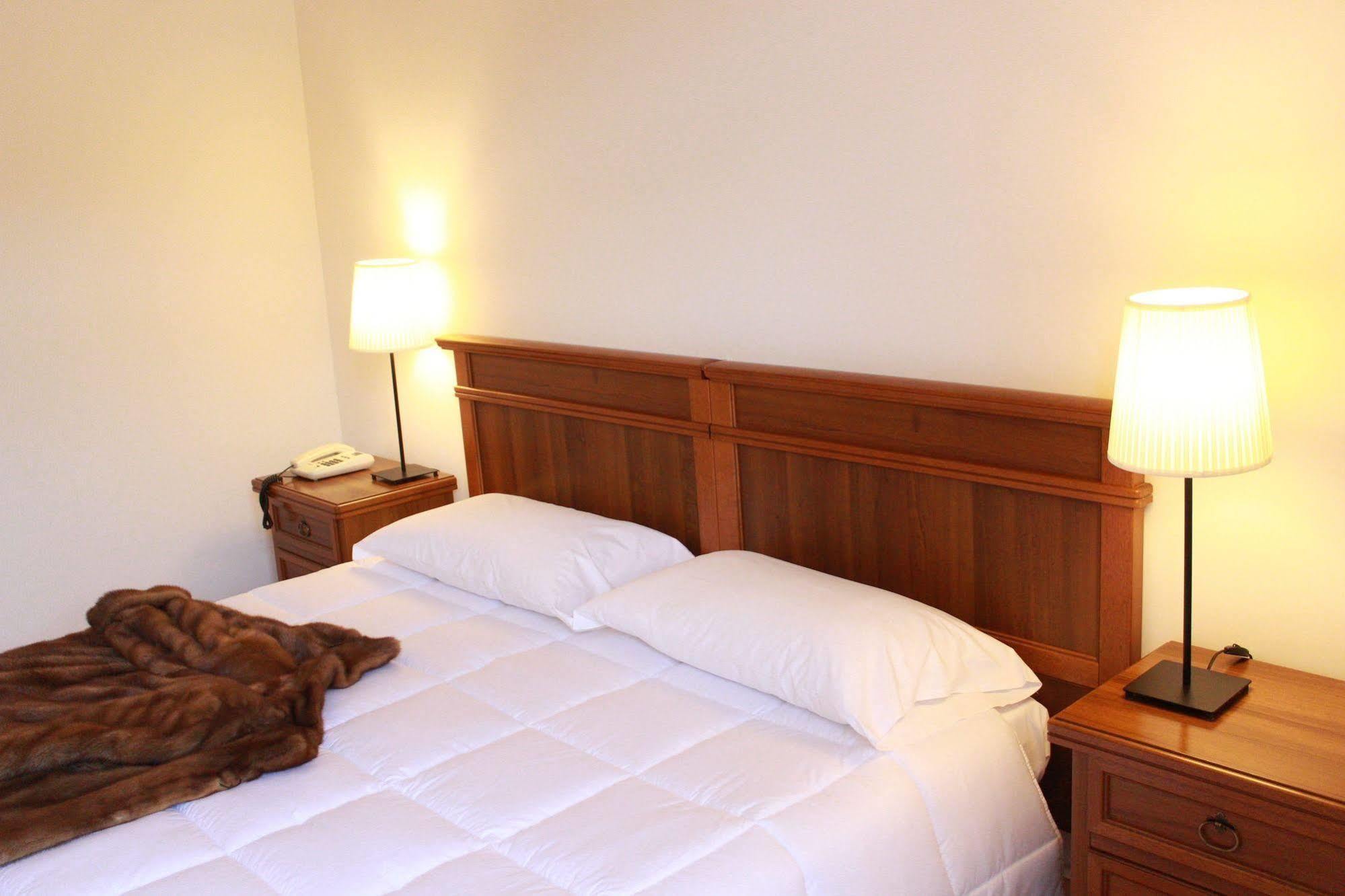 Hotel Portici Vicoforte Bagian luar foto